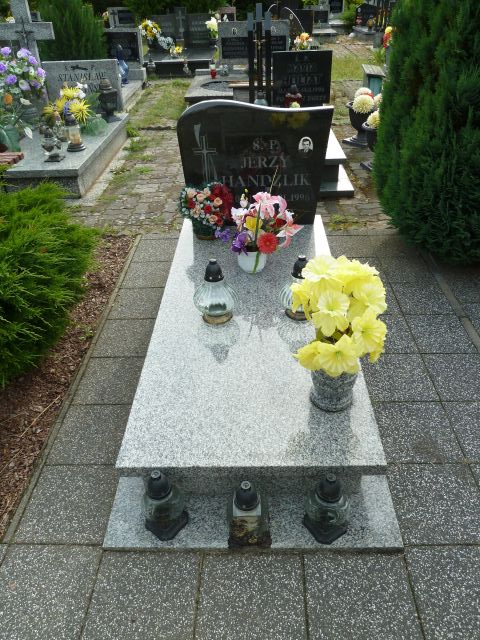 Jerzy Handzlik 1952 Trzebiatów - Grobonet - Wyszukiwarka osób pochowanych