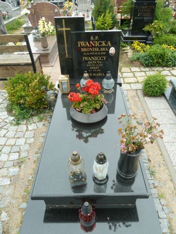 Danuta Iwanicka 1953 Trzebiatów - Grobonet - Wyszukiwarka osób pochowanych
