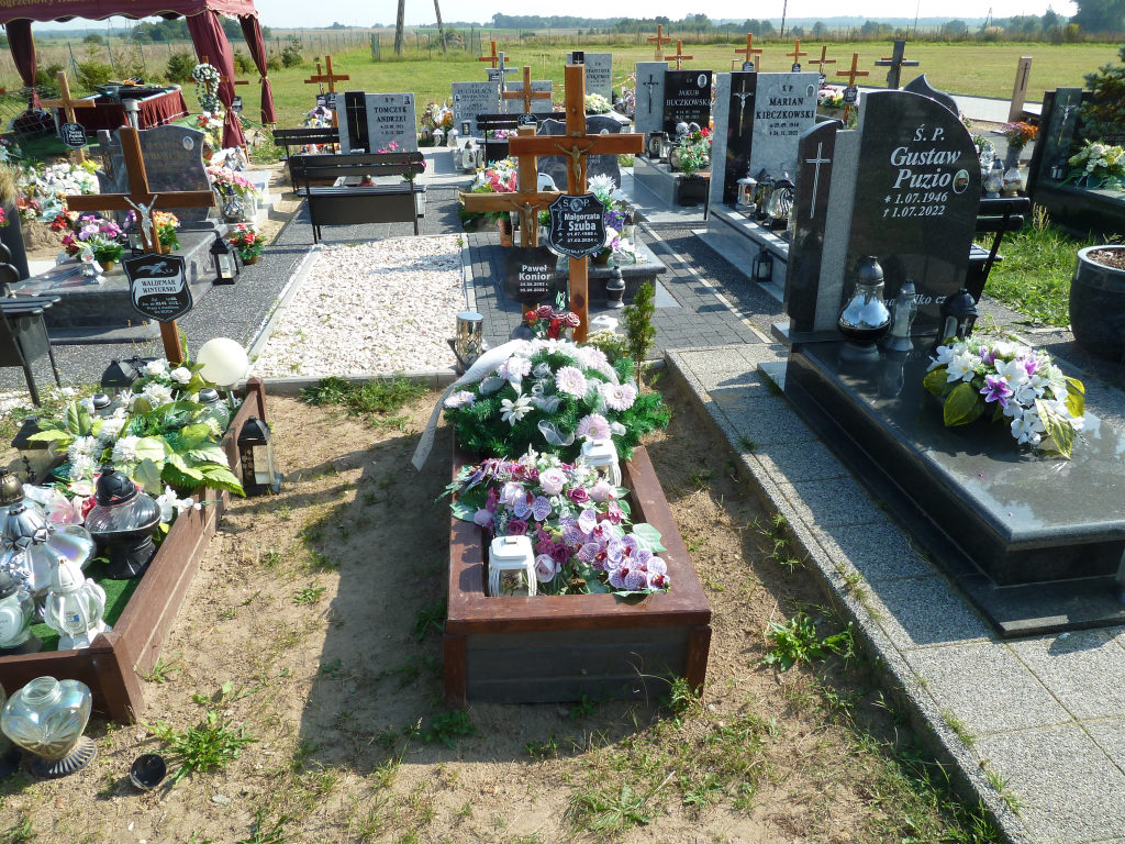 Paweł Konior 2002 Trzebiatów - Grobonet - Wyszukiwarka osób pochowanych