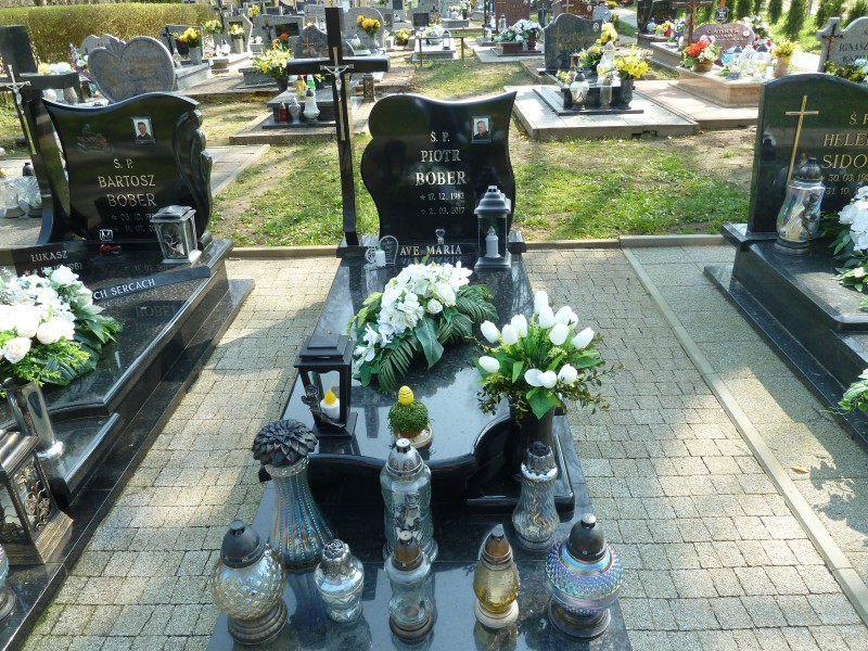 Piotr Bober 1982 Trzebiatów - Grobonet - Wyszukiwarka osób pochowanych